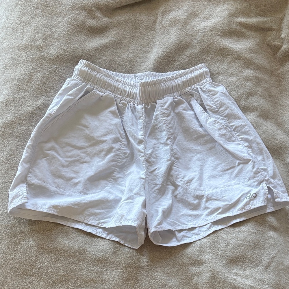 ALO Yoga White Women’s Athletic Shorts with Elastic Waist